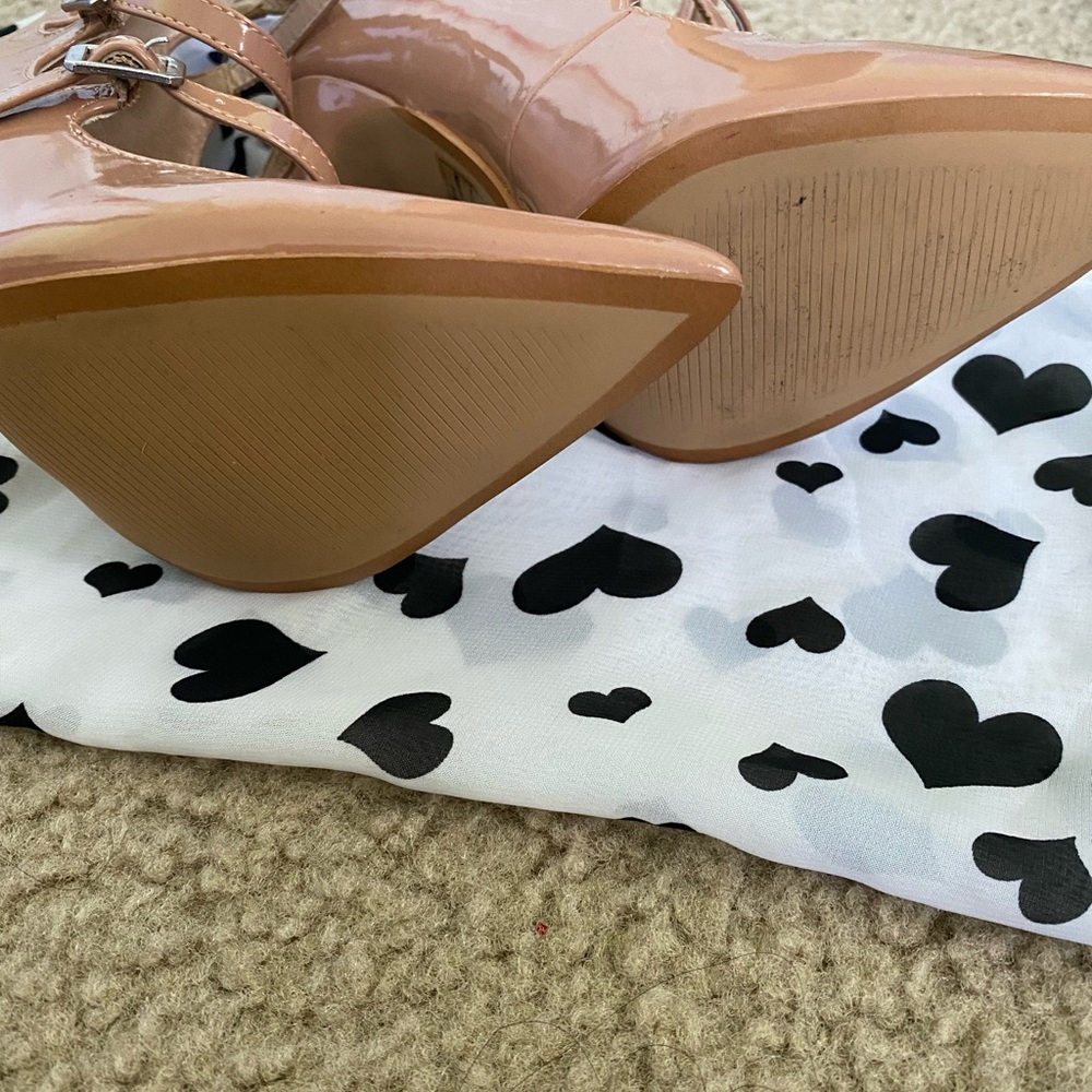 Straps heels